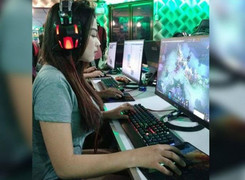 Có điểm gì sai sai trong hình ảnh nữ game thủ?