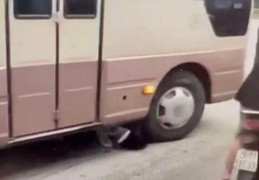 Thông tin học sinh nằm dưới gầm xe đưa đón là không chính xác