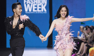 Vợ chồng Khánh Thi - Phan Hiển khiêu vũ trên sàn diễn thời trang