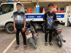 Bốc đầu xe trong công viên, 2 thanh niên ở Hà Tĩnh bị phạt hơn 8 triệu đồng