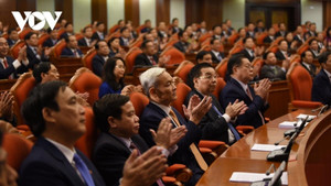 Mượn danh xưng 'đảng viên' để thăng quan, tiến chức