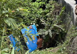 Vĩnh Phúc: Xe khách chở 30 người đâm vào ta luy, rơi xuống vực ở Tam Đảo