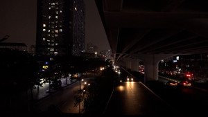 Video: Đường Phạm Văn Đồng nhiều đoạn tối om, lái xe căng mắt tìm đường