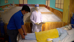 Video: Quán cà phê trưng bày hơn 1.500 hiện vật chống dịch COVID-19