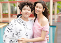 Trương Quỳnh Anh rạng ngời trong tiệc sinh nhật của con trai