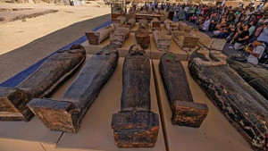 Khai quật được hàng trăm quan tài Ai Cập cổ đại, tượng dát vàng gần Cairo