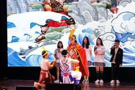 Học sinh hào hứng đóng kịch, thuyết trình, tranh biện tổng kết cuối năm học