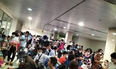 Hệ thống check-in trục trặc, nghìn khách vật vờ chờ bay ở Tân Sơn Nhất