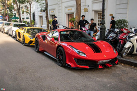 Dàn siêu xe tụ họp tại Hà Nội