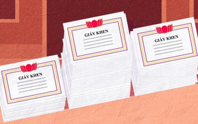 Có nên khoe giấy khen lên mạng xã hội?