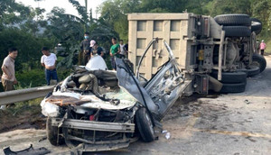 Xe chở đất lật đè xe con, 4 người thương vong: Tạm giữ hình sự tài xế xe tải