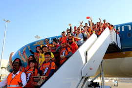 Wake-up 247 đưa 247 cổ động viên sang UAE chỉ sau 48 giờ