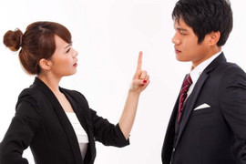 Nhân viên trường đại học bị đuổi việc vì lên mạng nói xấu phụ nữ