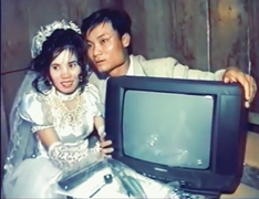 Xuýt xoa màn khui quà cưới cực xịn thời xưa, nhìn là thấy cả một bầu trời kí ức