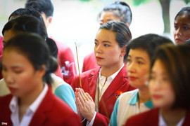 Huỳnh Như và các nữ VĐV Việt Nam mang tinh thần Hai Bà Trưng đến World Cup