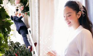 Ông xã leo thang lên cửa sổ hôn Minh Hằng trong lễ vu quy
