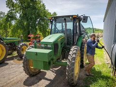 Nông dân Mỹ chật vật vì giá nhiên liệu tăng cao