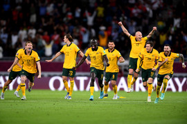 Thay thủ môn bắt luân lưu, Australia giành quyền dự World Cup 2022