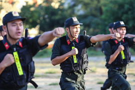 Cảnh sát cơ động được phép sử dụng vũ khí, vật liệu nổ, công cụ hỗ trợ