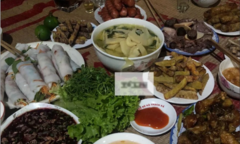 Tập tành nấu được bữa cơm đầy ắp món, cô gái vẫn bị gia đình bạn trai 'cấm yêu'