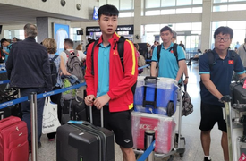 HLV Gong Oh-kyun cùng dàn cầu thủ U23 Việt Nam về Hà Nội