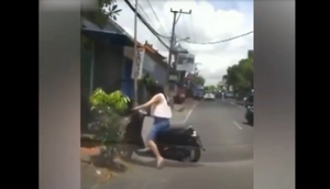 Màn quay xe khốn khổ của gái xinh