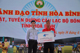 Tỉnh Hòa Bình tổ chức Lễ vinh danh CLB Bóng đá Hòa Bình