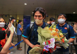 U23 Việt Nam về nước trong vòng tay chào đón của người hâm mộ 