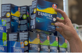 Sau sữa và băng vệ sinh, mặt hàng tiếp theo nào sẽ 'biến mất' khỏi kệ hàng Mỹ?