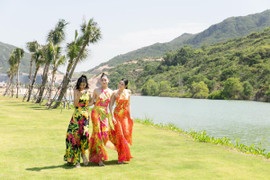 Lương Thùy Linh và 2 á hậu gợi cảm với váy khoe lưng trần 