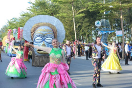 Sun Group mang 'đại tiệc sắc màu' Carnival trở lại Sầm Sơn 