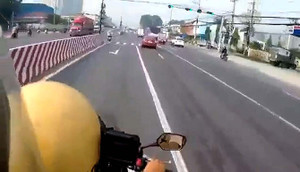 Video: CSGT truy bắt tên trộm bỏ chạy hơn 20 km bằng ô tô
