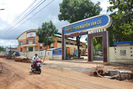 Buộc thôi việc một phó hiệu trưởng ở Gia Lai dùng bằng giả