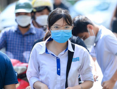 Tỷ lệ chọi lớp 10 cao kỷ lục: Thí sinh hồi hộp bước vào môn thi đầu tiên