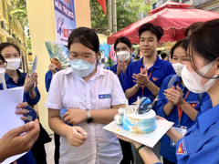 Thí sinh được tổ chức sinh nhật ngay tại điểm thi