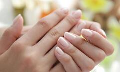 Dấu hiệu trên móng tay cảnh báo bệnh tật của bạn, đừng bỏ qua