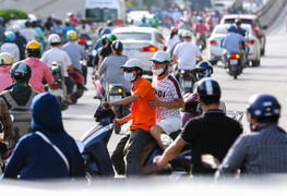 Giao thông ùn tắc tại một số điểm phân luồng ở Hà Nội ngày đầu tuần