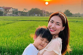 Sao Việt 21/6: Mạnh Trường khoe vợ có bầu, Hoà Minzy đón hoàng hôn bên con trai