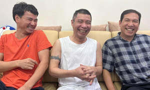 Sao Việt 22/6: Công Lý tươi hết cỡ khi được Xuân Bắc, Quang Thắng ghé thăm