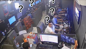 Cô gái 'đánh sập' cả quán game trong nháy mắt