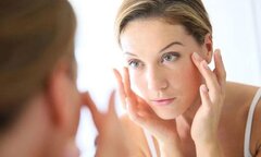 Thói quen khi uống khiến bạn già nhanh