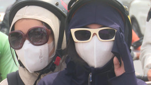 Video: Muôn kiểu người Hà Nội chống chọi với nắng nóng gay gắt