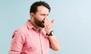 Những dấu hiệu cảnh báo cơ thể đang bị mất nước mùa nắng nóng