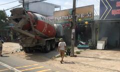 Hà Tĩnh: Xe bồn mất lái lao thẳng vào tiệm trà chanh