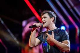 Ca sĩ thần tượng của hàng triệu thanh niên Liên Xô cũ qua đời vì suy tim