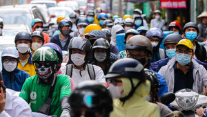 Video: Phân luồng nút giao Ngã Tư Sở, đường Nguyễn Trãi ùn tắc kéo dài