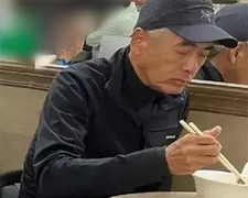 Khán giả sốc với ngoại hình gầy gò, già nua của Châu Nhuận Phát