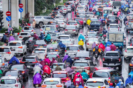 Hà Nội: Đề xuất phân làn cứng tách riêng ô tô, xe máy trên đường Nguyễn Trãi