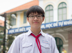Thủ khoa kép vào lớp 10 TP.HCM thành thạo 4 thứ tiếng