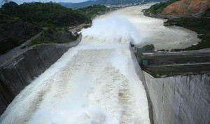 Mở cửa xả đáy thứ hai hồ thủy điện Hòa Bình vào 15h chiều nay